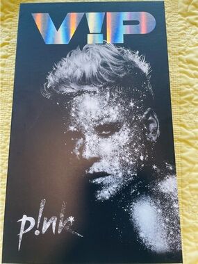 P!nk VIP Memorabilia Trustfall. Pink box set